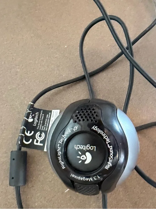 Logitech USB Webcam 1.3MP with Base - Picture 2 of 8